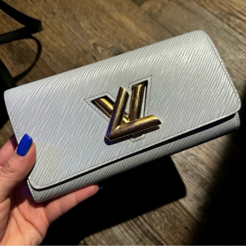 Louis Vuitton Light Blue Clutch with Gold Logo - Picture 3 of 4